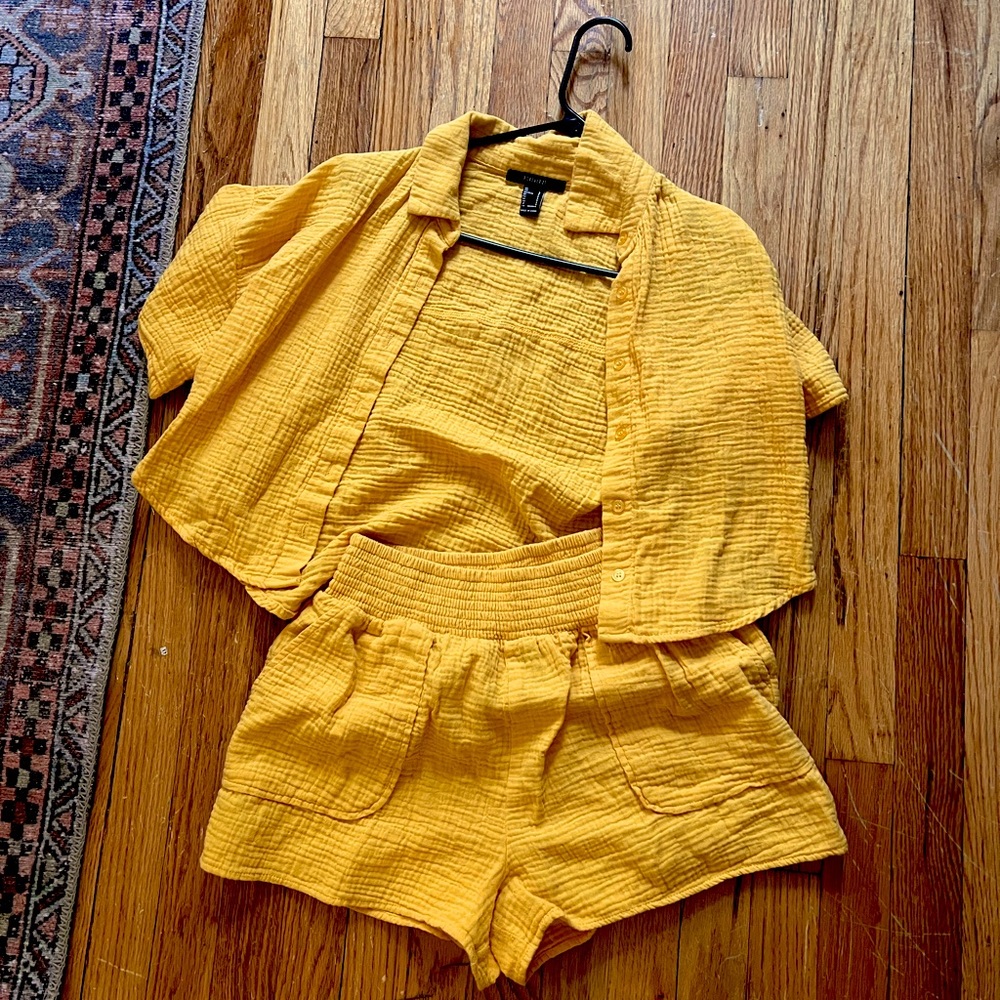 Mustard yellow two piece set! Short sleeve top with shorts. Shirt = S, Shorts =M